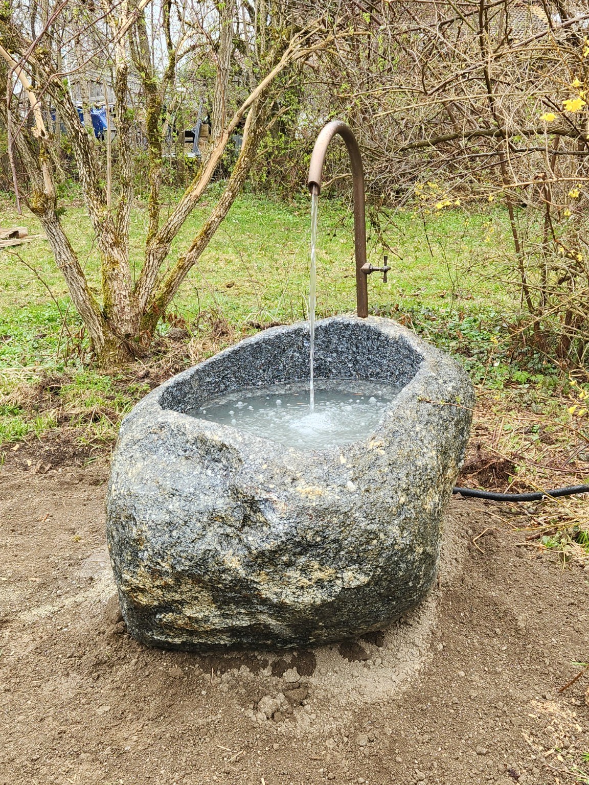 Natursteinbrunnen