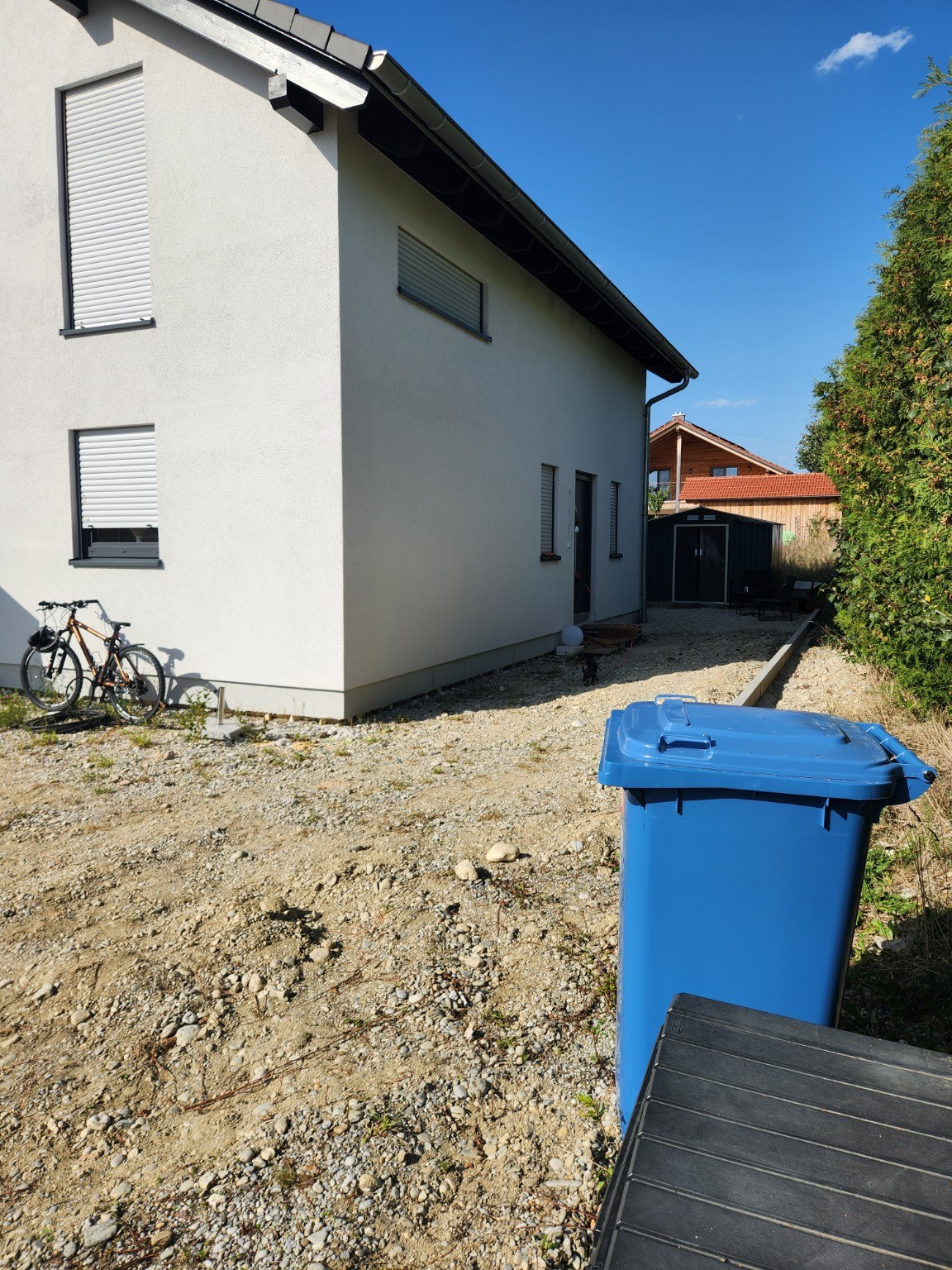 Hausumgang vor der Gestaltung – Hauseingang sichtbar